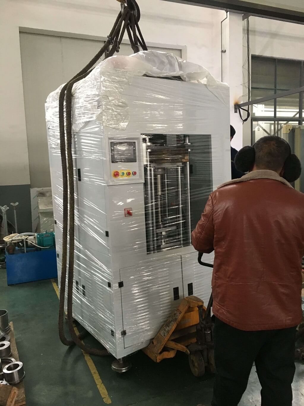 一臺自動模壓機(jī)出口到印度(圖2)