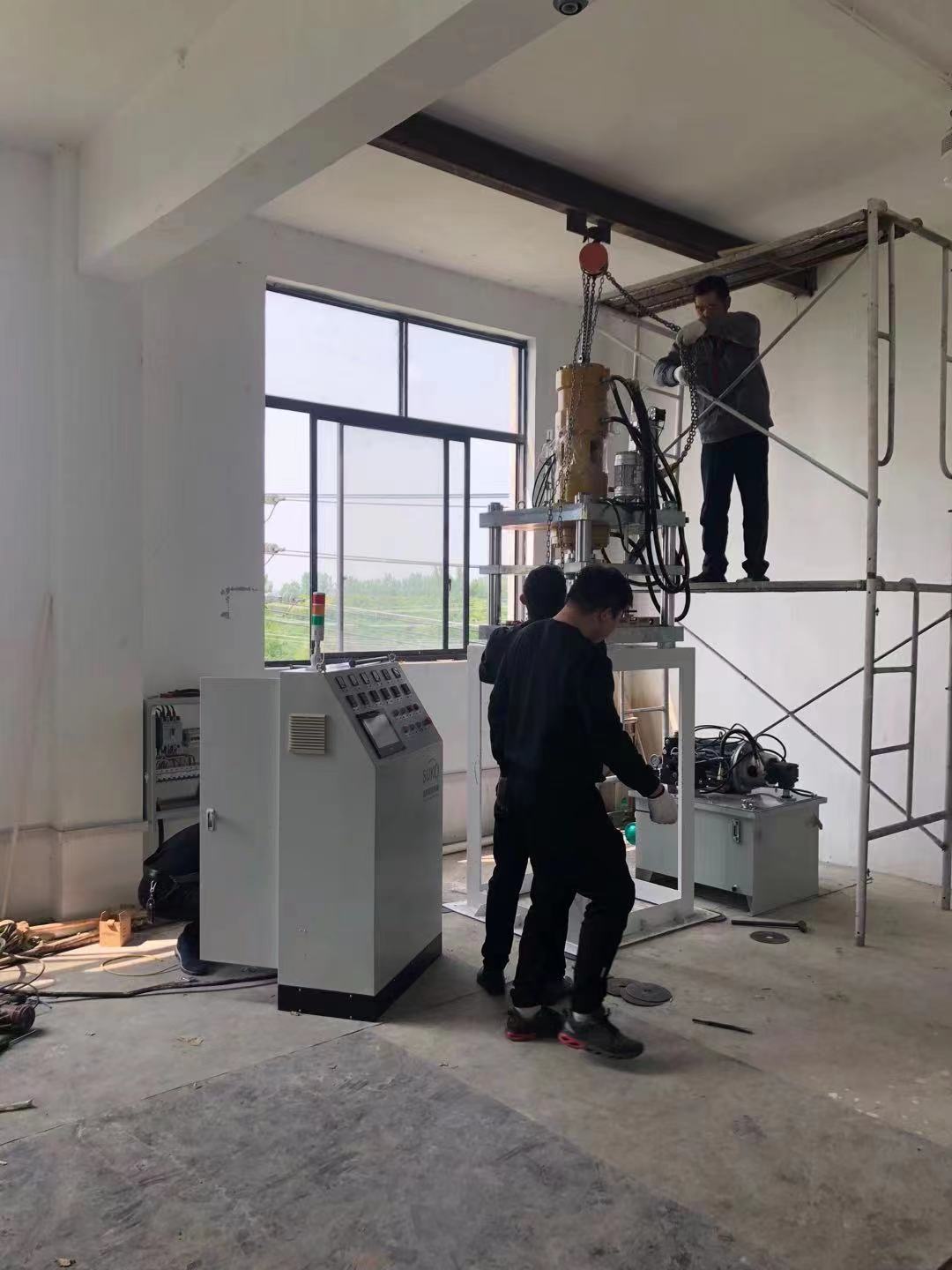 PTFE聚四氟乙烯管擠出機(jī)無錫發(fā)貨安裝(圖1)